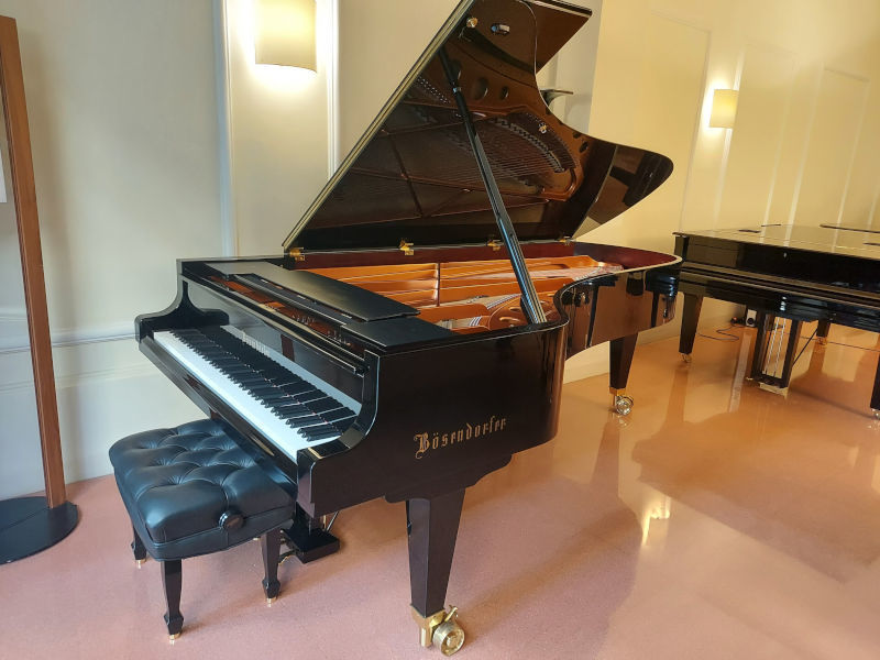 Piano de cola de ocasión BÖSENDORFER modelo 280VC negro pulido