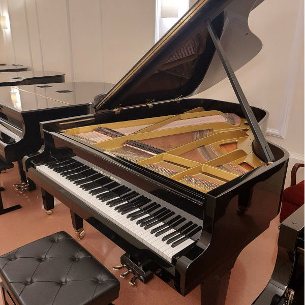 Piano de cola de ocasión GROTRIAN-STEINWEG modelo 192 negro pulido