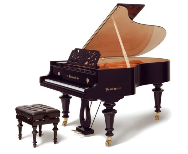 Piano de cola BÖSENDORFER modelo especial Strauss negro pulido interior arce con banqueta